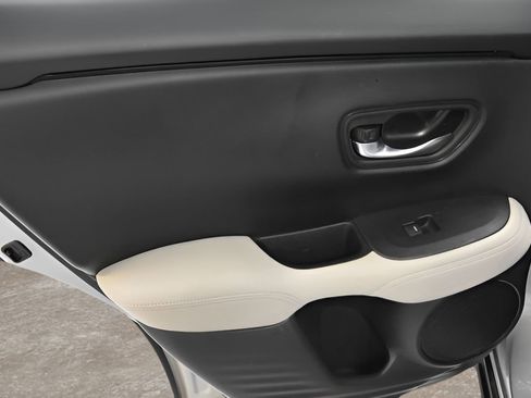 Used 2024 Honda HR-V LX image 13