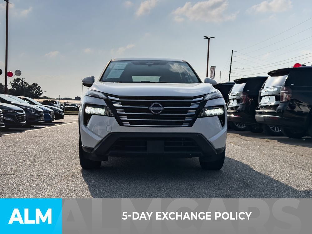 Used 2024 Nissan Rogue SV FWD image 3