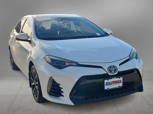 Used 2017 Toyota Corolla SE w/ SE Premium Package image 3
