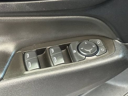 Used 2024 Chevrolet Equinox LT FWD image 12