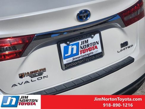 Used 2018 Toyota Avalon Limited image 12