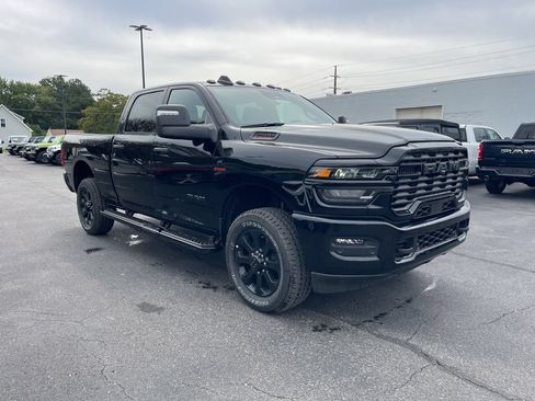 New 2025 RAM 2500 Big Horn AWD/4WD image 4