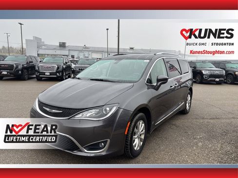 Used 2019 Chrysler Pacifica Touring-L image 5