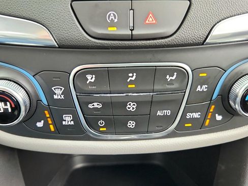 Used 2024 Chevrolet Equinox LT image 38