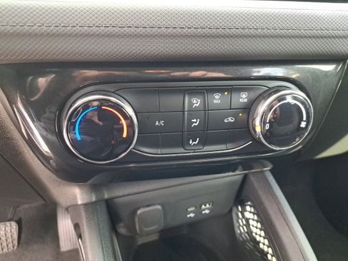 Used 2024 Chevrolet TrailBlazer LT w/ Driver Confidence Package image 27