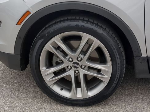 Used 2017 Lincoln MKC Reserve image 9