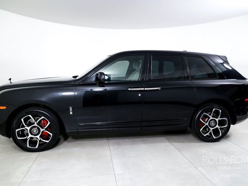 Used 2021 Rolls-Royce Cullinan Black Badge AWD/4WD image 3