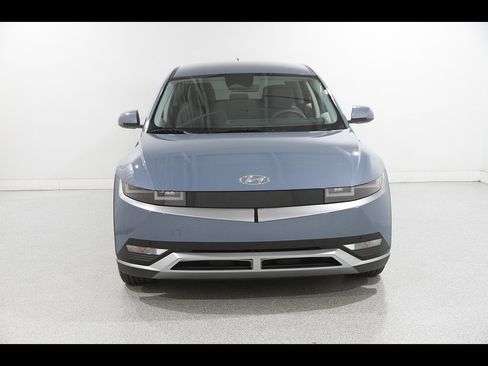Certified 2024 Hyundai Ioniq 5 SEL RWD image 2