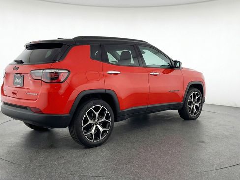 Used 2025 Jeep Compass Limited image 9