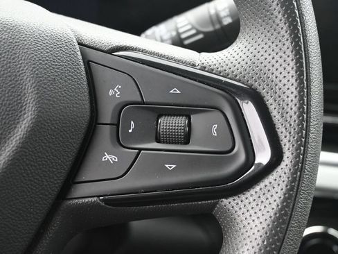 Used 2025 Chevrolet Trax LT FWD image 19
