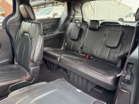 Used 2019 Chrysler Pacifica Limited w/ Advanced Safetytec Group image 16