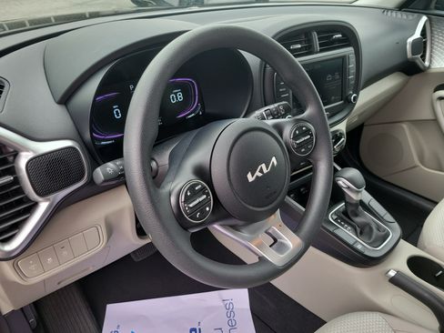 Certified 2025 Kia Soul LX FWD image 18