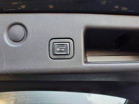 Certified 2022 Chevrolet Equinox Premier w/ LPO, Floor Liner Package image 12