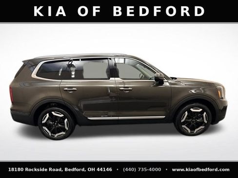 Used 2024 Kia Telluride S FWD image 4
