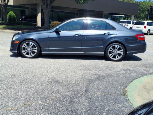 Used 2013 Mercedes-Benz E 350 4MATIC Sedan image 3