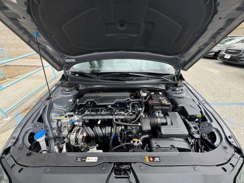 Used 2025 Hyundai Elantra Limited image 35