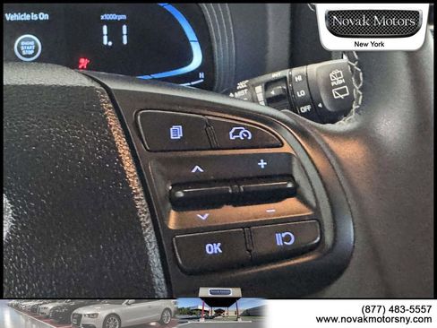 Used 2025 Hyundai Venue SEL FWD image 19