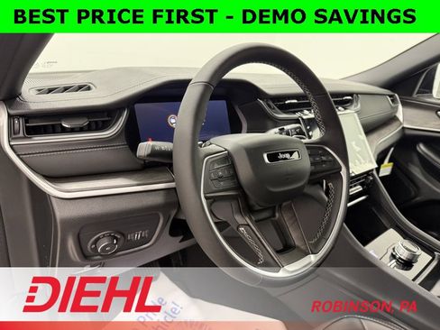 New 2025 Jeep Grand Cherokee Limited w/ Black Appearance Package image 22