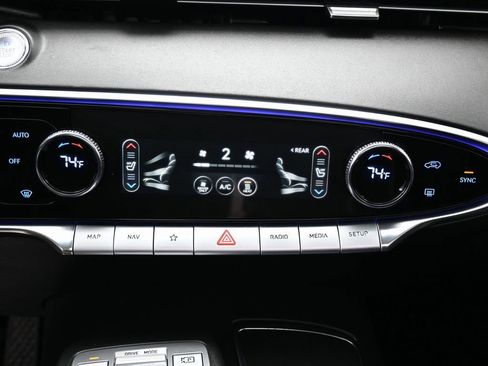 Used 2024 Genesis Electrified GV70 Advanced image 27