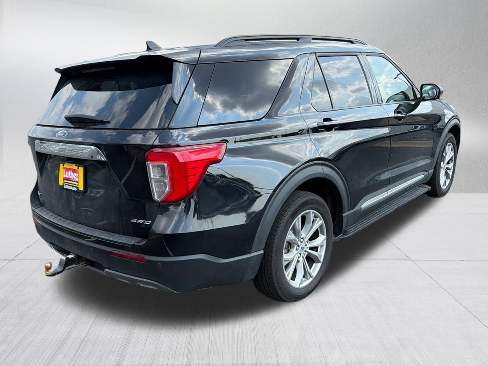 Used 2023 Ford Explorer XLT w/ Equipment Group 202A AWD/4WD image 7