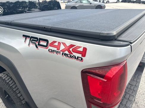 Used 2018 Toyota Tacoma TRD Off-Road w/ Technology Package AWD/4WD image 6