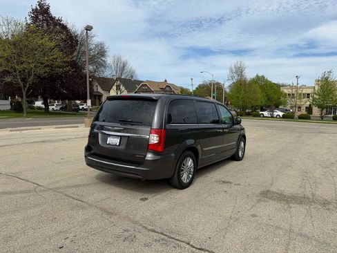 Used 2015 Chrysler Town & Country Touring-L w/ Driver Convenience Group FWD image 7