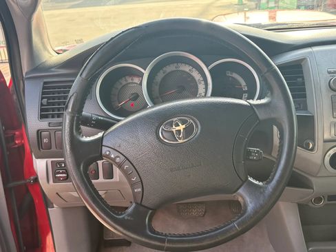 Used 2011 Toyota Tacoma PreRunner w/ TRD Sport Pkg RWD image 18
