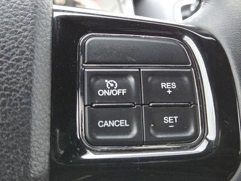 Used 2019 Dodge Grand Caravan SXT image 10