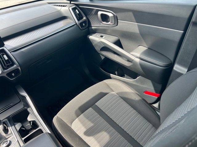 Certified 2023 Kia Sorento LX AWD/4WD image 13