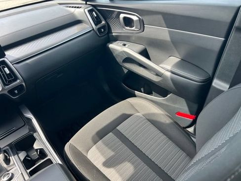 Certified 2023 Kia Sorento LX AWD/4WD image 13