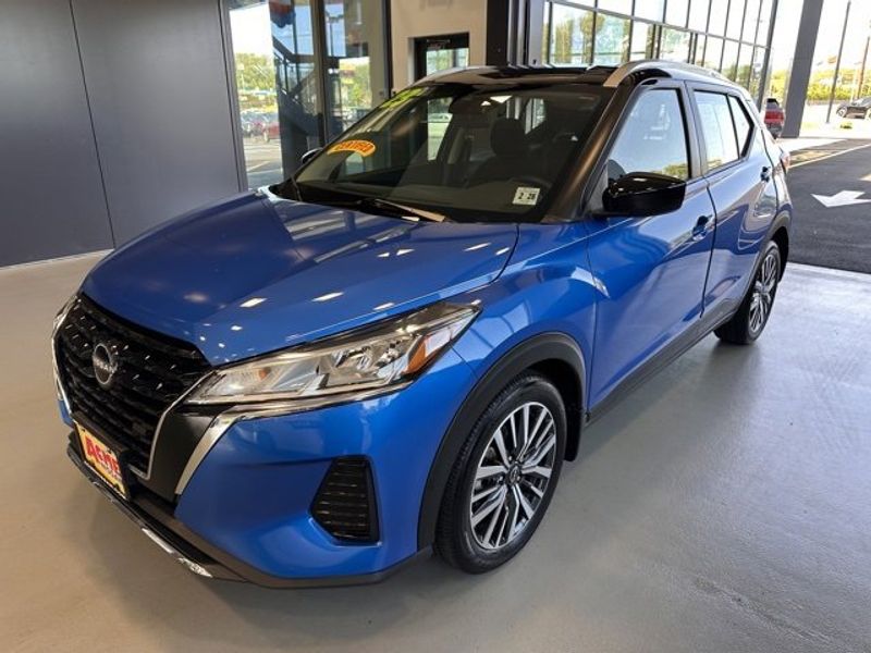 Certified 2023 Nissan Kicks SV image 1