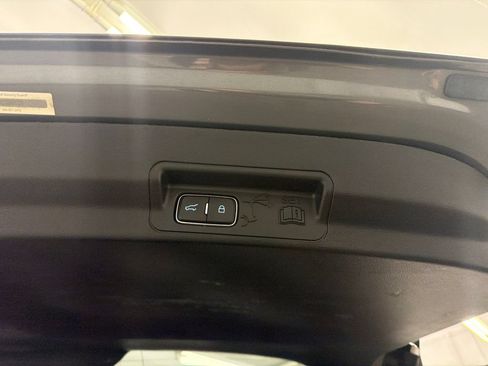 Used 2022 Ford Explorer XLT w/ Equipment Group 202A AWD/4WD image 20