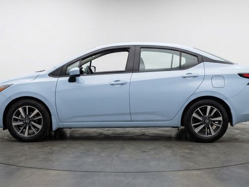 Used 2025 Nissan Versa SV FWD image 5