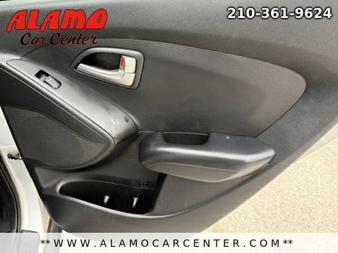 Used 2012 Hyundai Tucson GL image 20