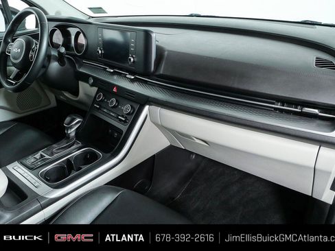 Used 2022 Kia Carnival LX FWD image 22