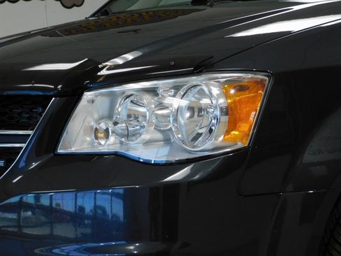 Used 2011 Dodge Grand Caravan SXT image 15