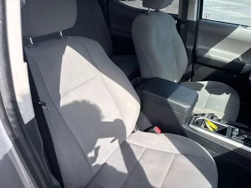 Used 2019 Toyota Tacoma TRD Sport AWD/4WD image 16