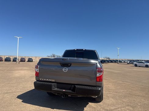 Used 2019 Nissan Titan S image 21