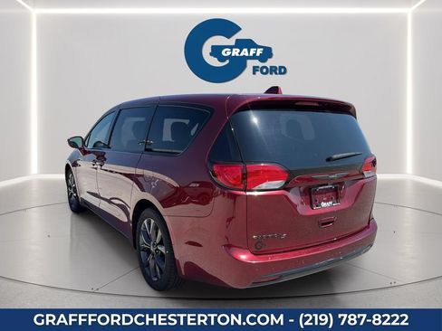 Used 2019 Chrysler Pacifica Touring Plus w/ S Appearance Package FWD image 5