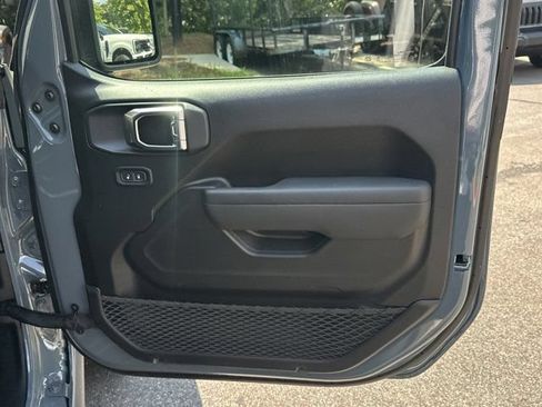 New 2026 Jeep Gladiator Sport AWD/4WD image 14