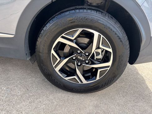 Used 2025 Kia Sportage LX image 29