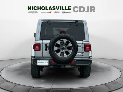Used 2018 Jeep Wrangler Unlimited Sahara w/ LED Lighting Group AWD/4WD image 4