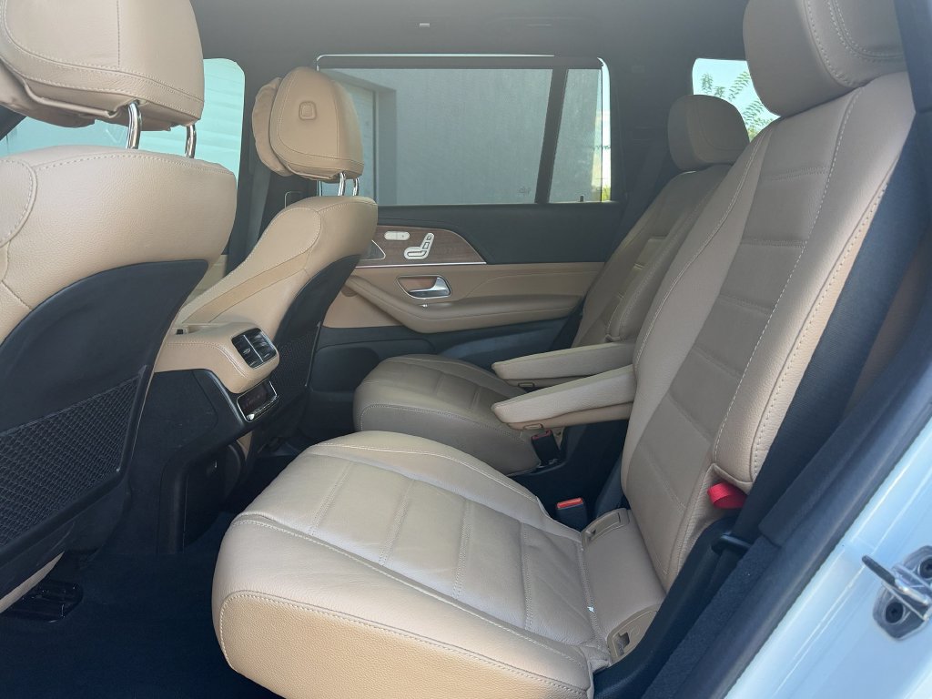 Used 2025 Mercedes-Benz GLS 580 4MATIC image 12