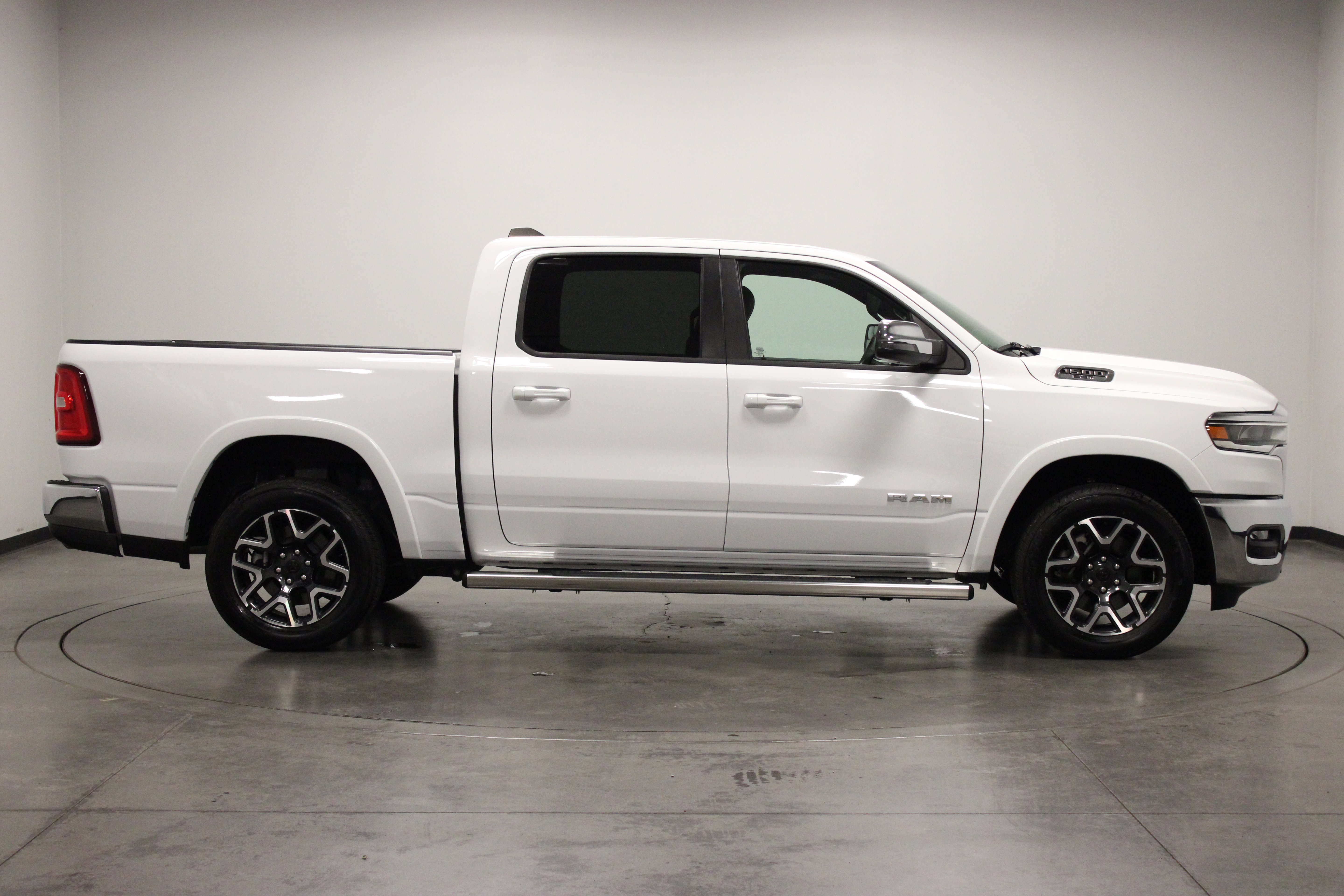 Used 2025 RAM 1500 Laramie AWD/4WD image 9