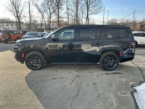 Used 2023 Jeep Wagoneer 4WD image 5