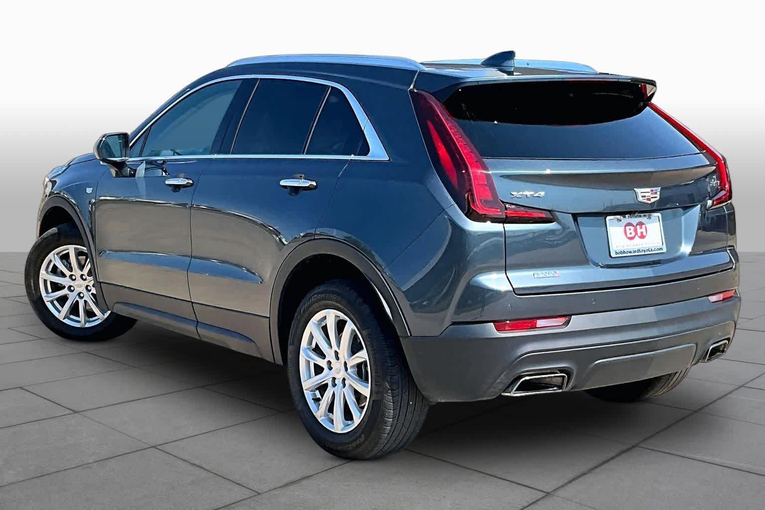 Used 2019 Cadillac XT4 Luxury w/ Cold Weather Package FWD image 12
