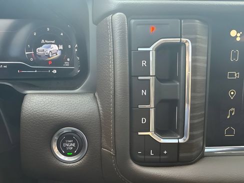 Used 2023 GMC Yukon XL Denali w/ Denali Reserve Package AWD/4WD image 21
