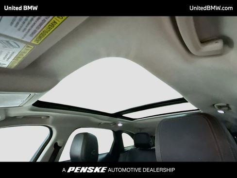 Used 2018 Jaguar F-PACE Prestige image 12