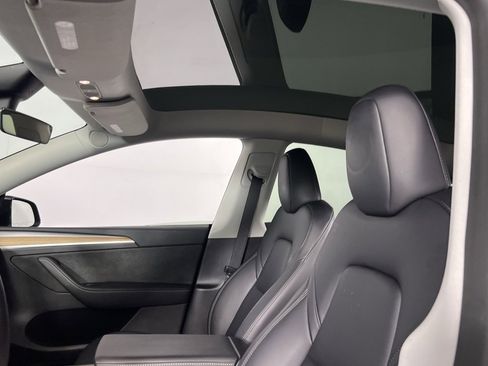 Used 2025 Tesla Model Y Long Range image 24