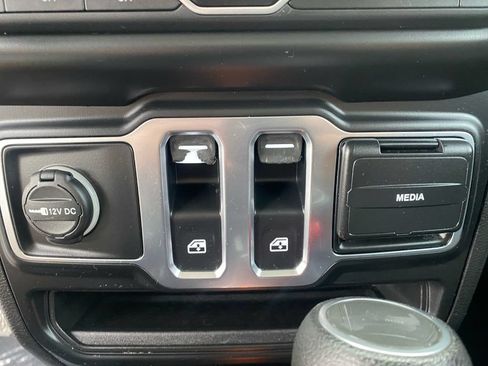 Used 2021 Jeep Wrangler Sport AWD/4WD image 18